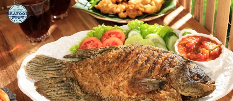 Gaya hidup sehat di bali barat makan seafood dan sayuran seimbang
